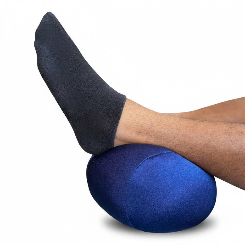Lightweight round pillow, perfect for car trips, flights, and home lounging.